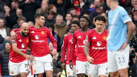 Manchester United's Michael Carrick era starts by denting City's title ...