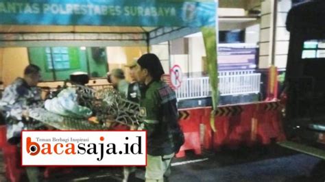 Satpol PP Tangkap Pencuri Kursi Besi Milik Pemkot Surabaya Pelaku Dibawa Ke Polsek Bubutan