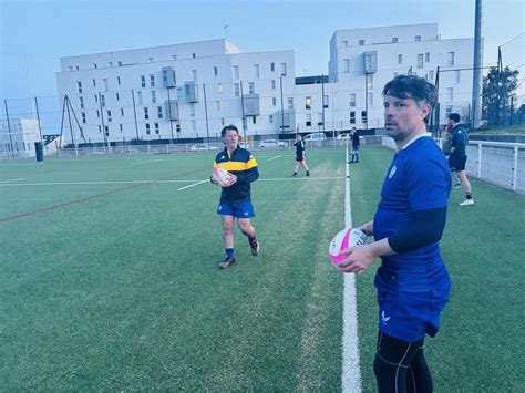 Ces passionnés jouent au rugby sans choc ni plaquage à Vannes : « C’est ...