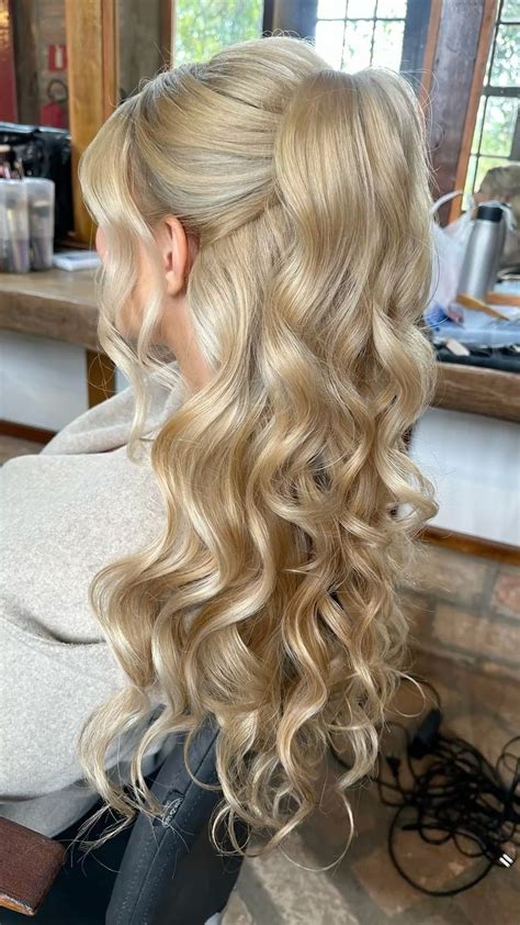 Semi preso | Penteados elegantes, Penteados para casamento cabelo ...