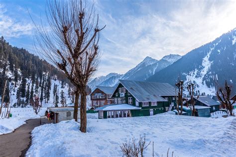 20+ Best Places To Visit in Kashmir: Complete Guide