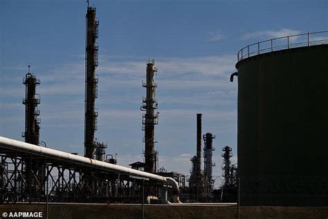 Significant fire breaks out at one of Australia's last oil refineries
