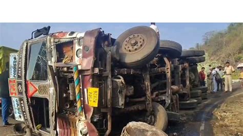 Lorry overturns on Andhra-Odisha ghat road, massive traffic disruption