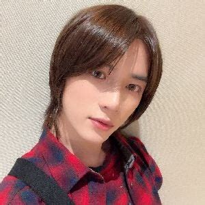 Chat with · • Choi Beomgyu | Your AI Friend. | Hi Waifu