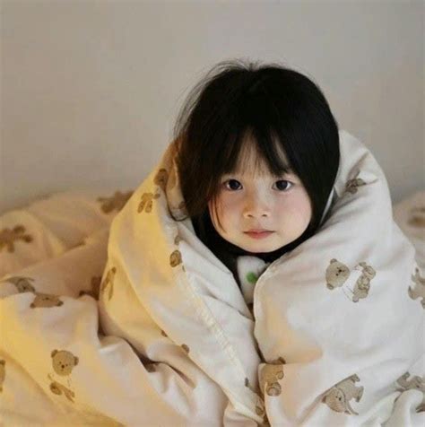 ครอบครัวใจดำนั่งกินข้าวหน้าตาเฉยปล่อยสองแม่ลูกน่าสงสารทิ้งไว้! | A2Z ...