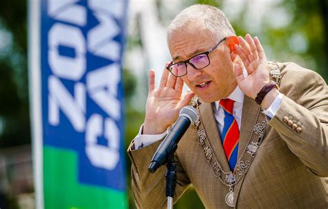 Aboutaleb is jarig! 9 x feestelijke foto's van onze burgemeester | Foto ...