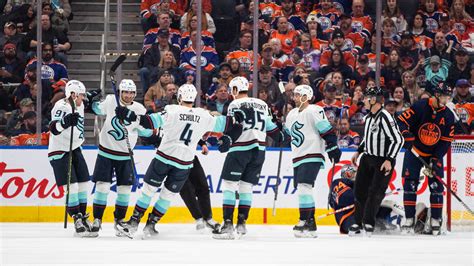 The Oilers have lost key veterans — and forgotten how to be a team ...