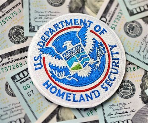 DHS: 100K Miss First Full Paycheck Amid Shutdown | Newsmax.com