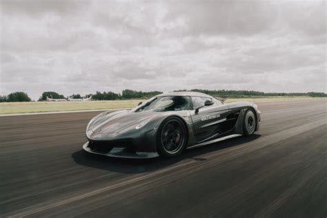 Koenigsegg Jesko Absolut Rewrites the Rules: Unbelievable Quarter-Mile ...
