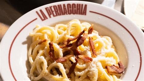 A Bari Si Mangia Alla Romana Dalla Trattoria La Pernacchia Stornelli E Spaghetti Alla