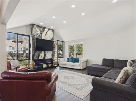 KC House - Houses for Rent in Lenexa, Kansas, United States - Airbnb