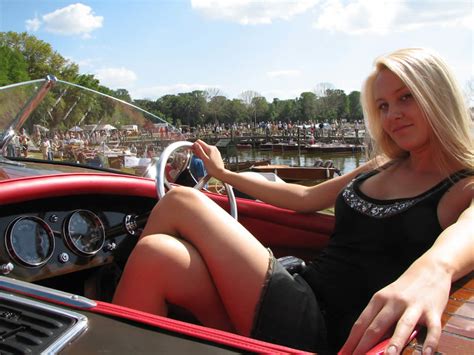 Boat Babe Shows Us Mt Dora Classic Boats Woody Boater