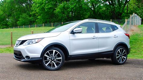 2017 nissan rogue sl vs. 2017 Nissan Rogue Sport First Drive: Milking The Cash Cow