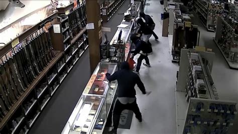 Gun store ‘smash and grab’ robbery caught on camera - TODAY.com