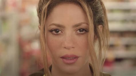 Shakira Contro Piqué E La Fidanzata Nella Nuova Canzone Hai Scambiato Una Ferrari Per Una Twingo