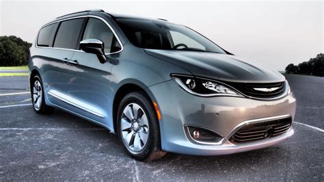 2018 Chrysler Pacifica Hybrid Driven Pictures Photos Wallpapers