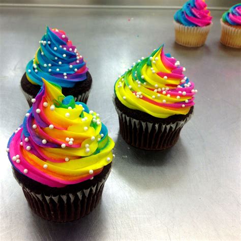 Rainbow Cupcakes Rainbow Cupcakes Make A Rainbow Cake Out Of Mini