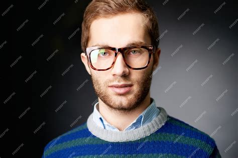 Free Photo Handsome Guy With Glasses