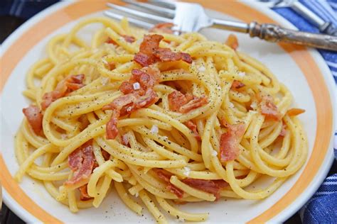 Pasta carbonara recipe is a simple italian pasta recipe with egg, hard cheese, pancetta and pepper. Easy Authentic Carbonara Recipe | Authentic Carbonara Just Like Rome!