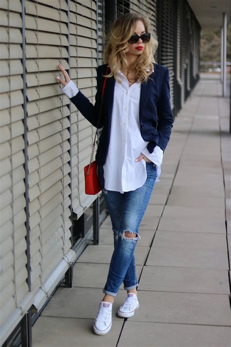 Outfit How To Casual Chic Oversized Shirt And Red Lips