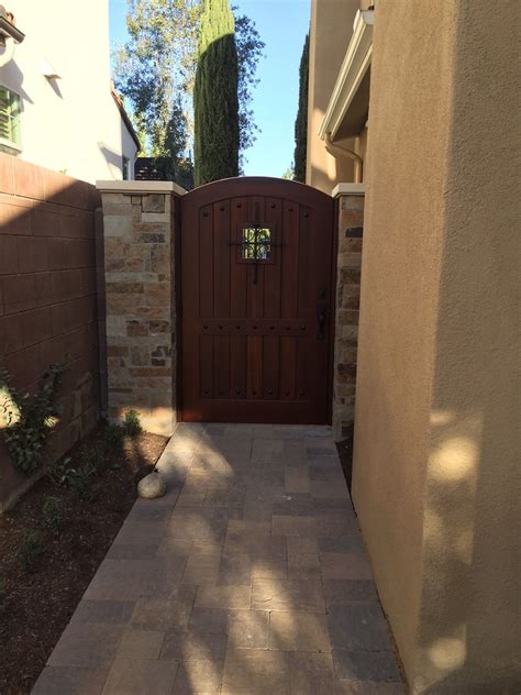 Pin By Garden Passages On Gates And Floors Wood Gate Modern Fence