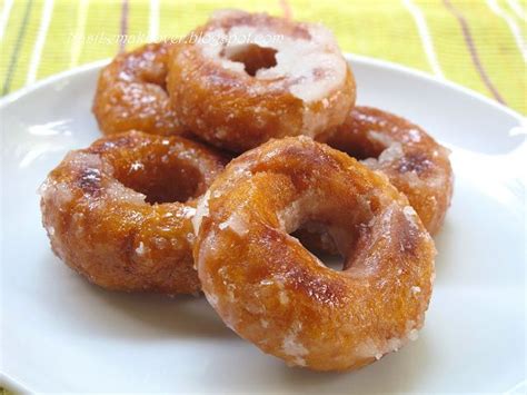 Kuih keriaposted by mamafamisource : Kuih Keria | A Malaysian Food | Pinterest