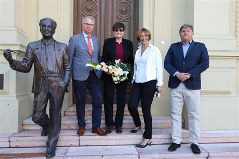 She attended the university of szeged, where in 1976 she attended a lecture on the possible therapeutic. Szeged díszpolgára lett Karikó Katalin