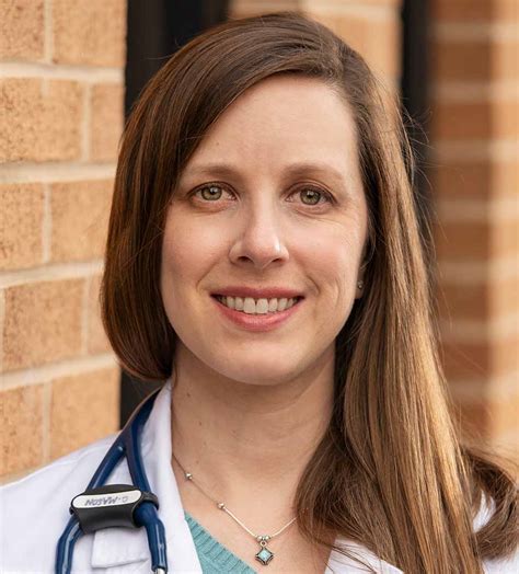 Meet Dr Courtney Mason Vienna Veterinarian