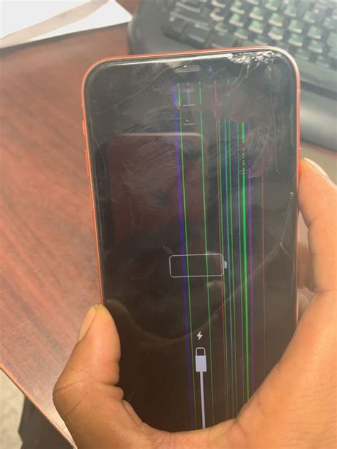 Iphone Xr Cracked Screen Still Works Fine Unlock With Att And Cricket