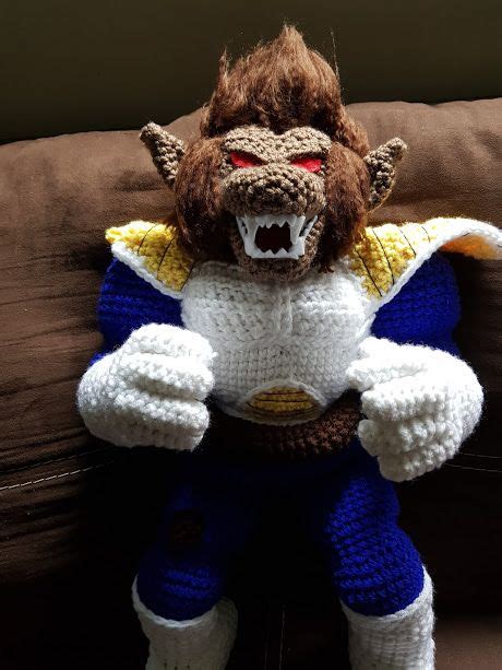 This is one of our all time favorite crochet baby dragon free patterns and to say that it's adorable is an understatement. simio vegeta amigurumi dragon ball | Muñeca amigurumi