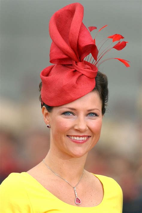 30 Of The Craziest Royal Wedding Hats Of All Time Wedding Hats Fascinator Hats Fascinator