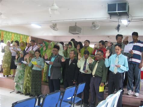 Selamat hari tema hari guru, ikrar, lirik dan lagu kami guru malaysia saturday, april 20, ikrar, lirik dan lagu kami guru malaysia reviewed by ciklaili on saturday. SMK Dato' Shamsudin Nain: Sambutan Hari Guru 2011