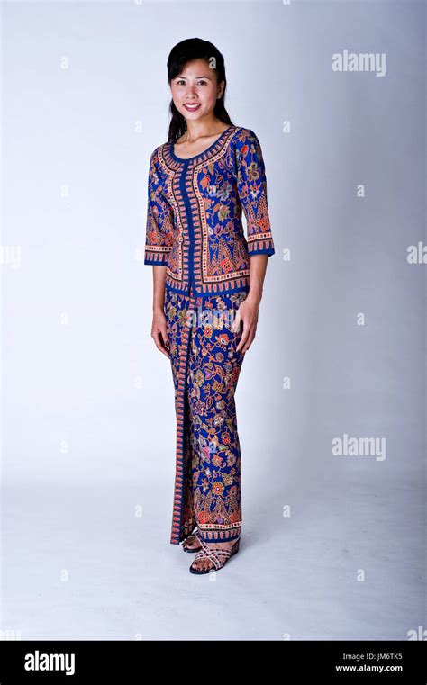 Beautiful Singapore Girl In Traditional Dress Stock Photo Alamy
