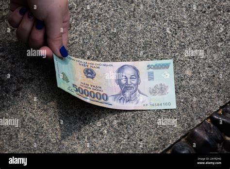 Vietnam Bank Note Hi Res Stock Photography And Images Alamy