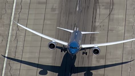 boeing s new dreamliner jet makes astonishing take off itv news