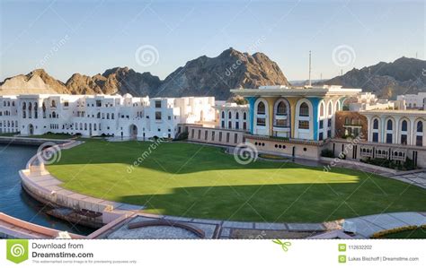 Découvrez tout ce que le royal palace (leroyalpalace) a découvert sur pinterest, la plus grande collection d'idées au monde. Royal Palace, Muscat, Oman fotografia stock. Immagine di ...