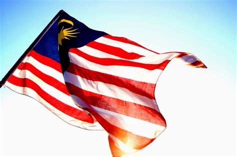 Semangat nasionalisme dan patriotisme adalah suatu sikap politik atau pemahaman dari individu, kelompok dan masyarakat sebagai suatu bangsa yang memiliki keselarasan kebudayaan dan wilayah. NILAI MASYARAKAT: Konsep Patriotisme