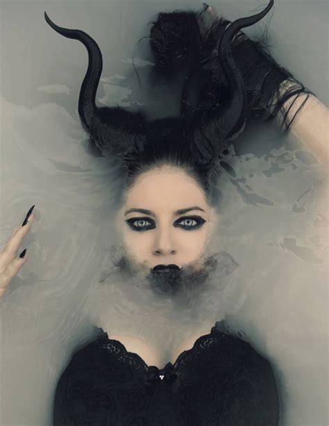 Photography Laura Dark Model Odettedespairr Gothic And Amazing