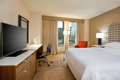 Downtown Chicago Accommodation Hotel Rooms Sheraton Grand Chicago