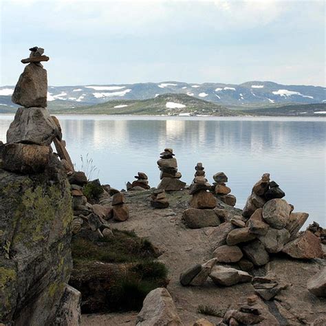 How To Make A Stone Cairn Hunker Stone Cairns Rock Cairn Cairn