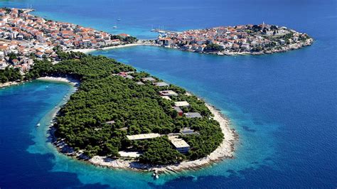 Un país famoso por sus hermosos paisajes rocosos, cascadas, naturaleza verde y playas ecológicas y confortables con pequeñas piedras, revestimientos. croacia Archivos - 101 Lugares increíbles