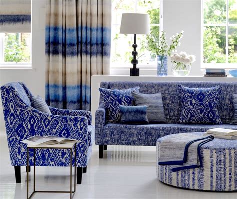 Traditional indigo blue living room decor | Blue living room decor