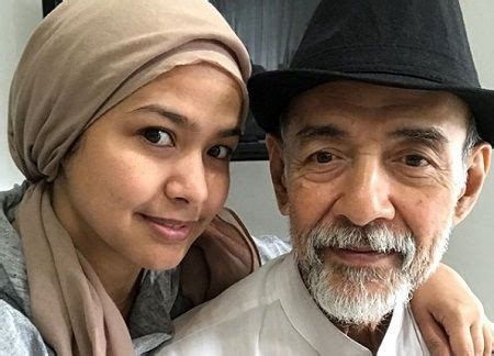 Petaling jaya, nov 28 — actor, singer and celebrity chef datuk fazley yaakob expressed relief after fulfilling his late father's will for a second wedding ceremony to his wife of 13 years, datin azrene soraya abdul aziz. MISTERI KELUARGA TIRI NAJIB - WANIKITER