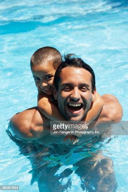 Father Son Swimming Photos Et Images De Collection Getty Images