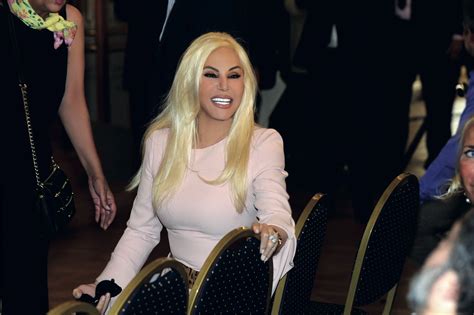Maria susana giménez aubert (29 ocak 1944 doğumlu), susana giménez ( i̇spanyolca telaffuzu: Operaron a Susana Giménez. ¿Qué le pasó?