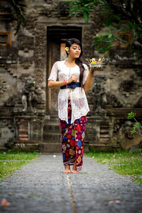 Nyengendadi Pesona Gadis Bali