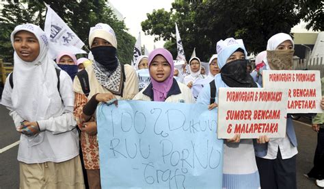 Kebijakan Pemerintah Indonesia Dalam Menangani Illegal Fishing Oleh