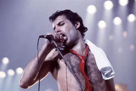 Freddie Mercury Queen Maladie Biographie Du Leader Du Groupe