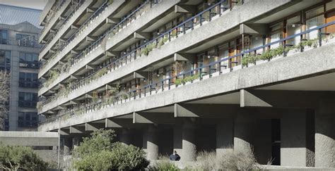Brutalist Utopia The Barbican Estate Lives On As An Iconic Londonian