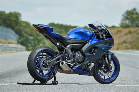 Yamaha Yzf R7 2022 First Ride Review Sportbikes Inc Magazine